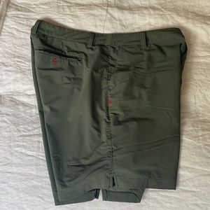 Men’s Rhone Size 33 8” Resort Short in Olive Green